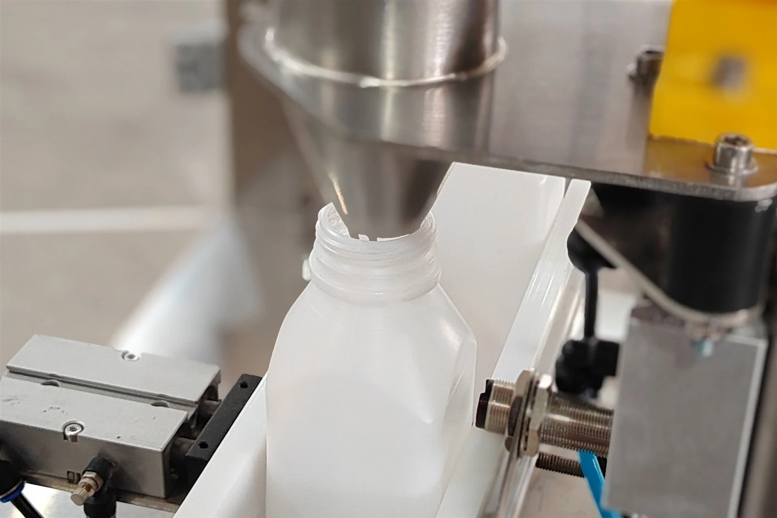 Reduce-Dust-During-Powder-Filling-Operations Reduce-Dust-During-Powder-Filling-Operations